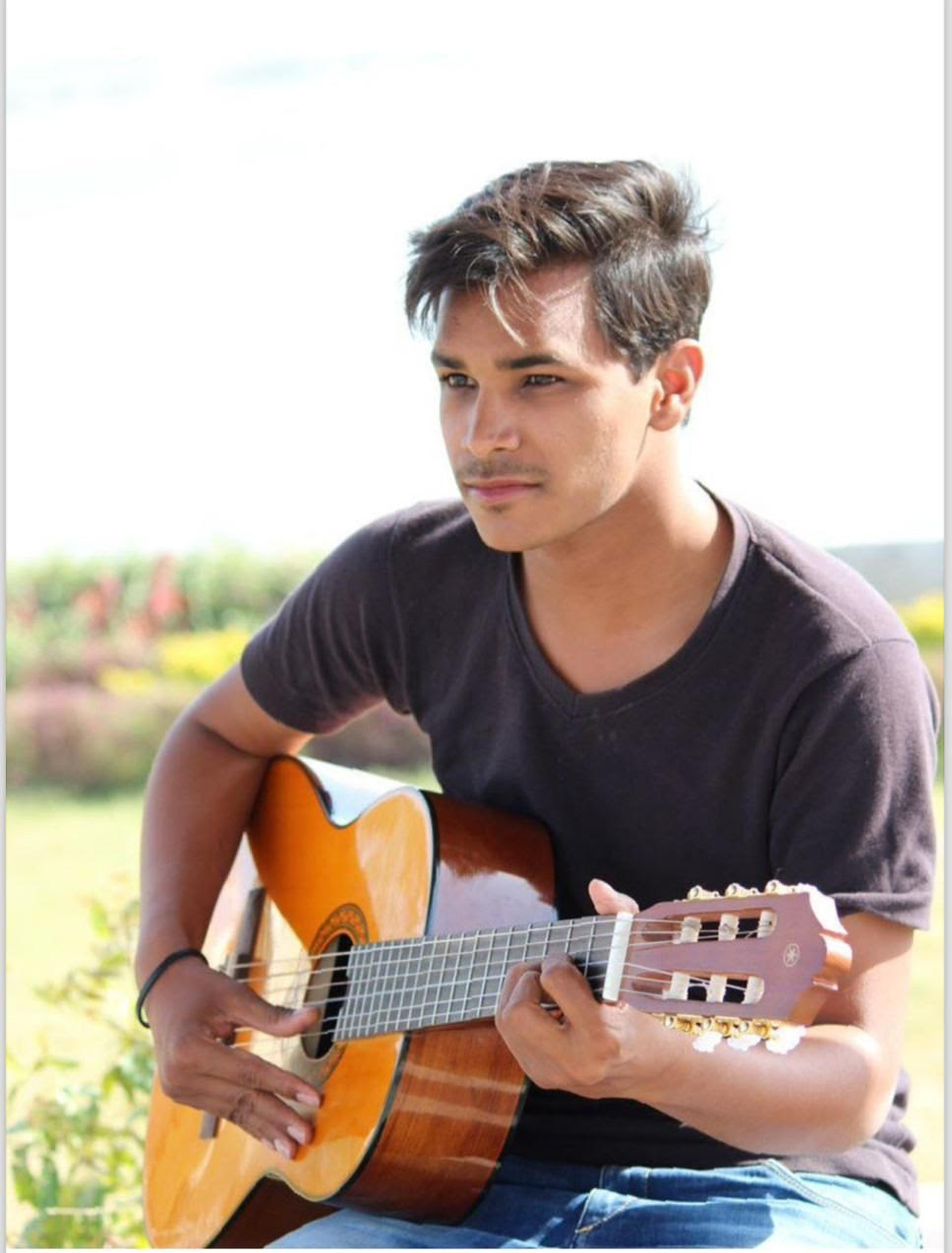 सुरों की मण्डलीं की तरफ़ से निःशुल्क गिटार वर्कशॉप 10 को : मुकेश माधवानी