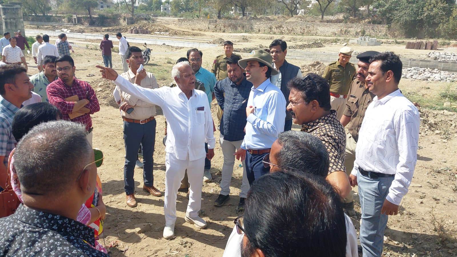 MLA and district collector conducted a survey of the Ayad River area