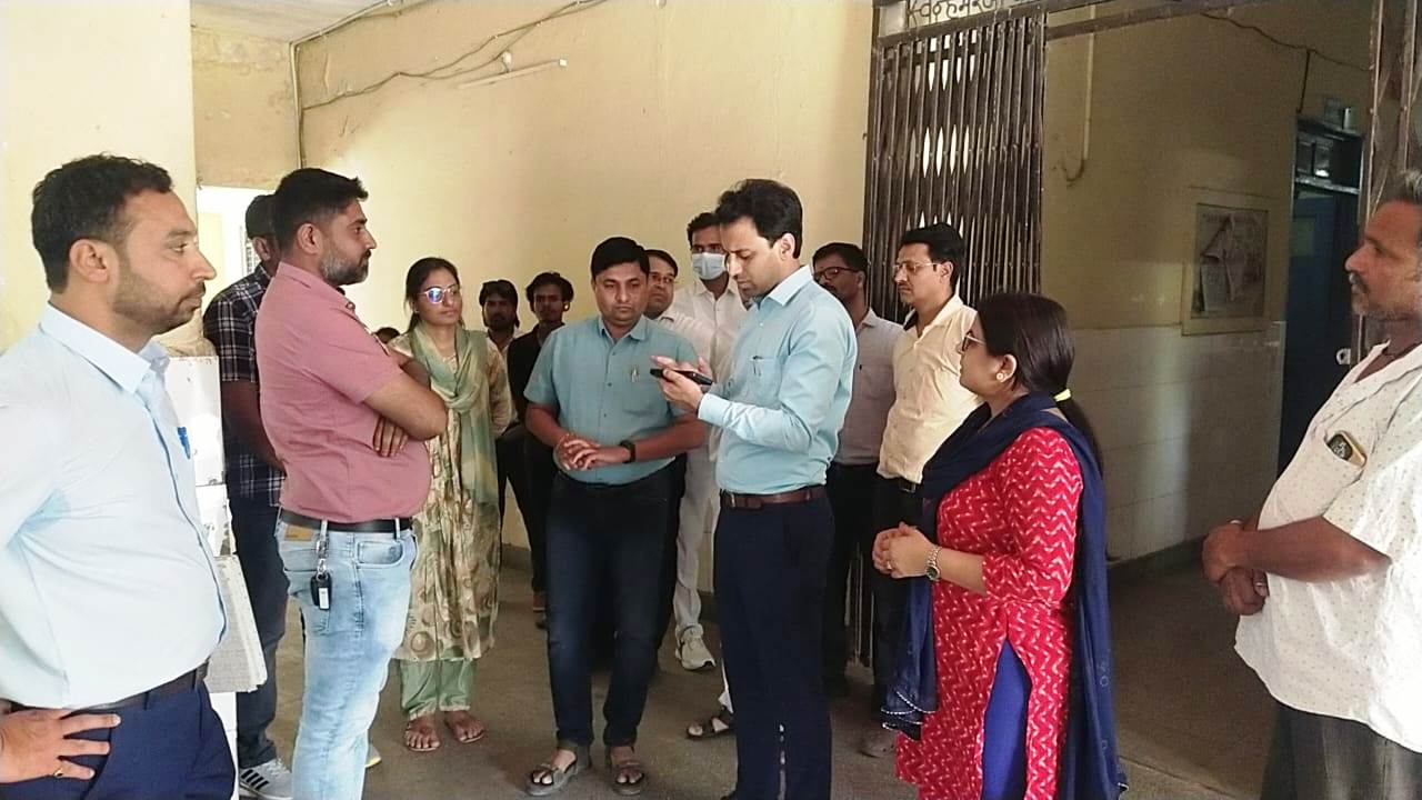 District Collector inspects Bhinder and Kanod CHCs,
