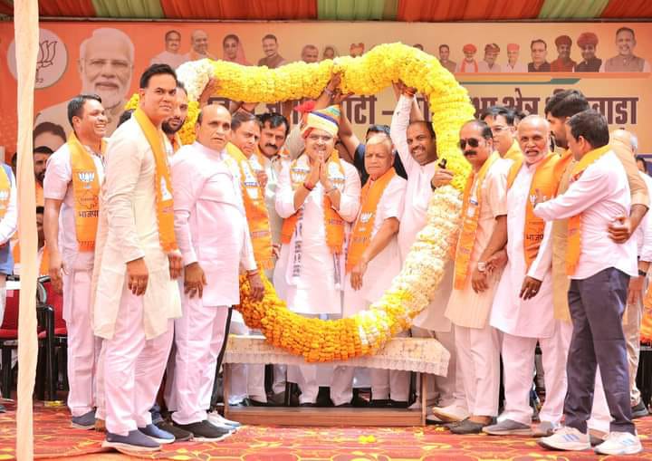 Thousands of Enthusiastic Supporters Gather for Damodar Agrawal