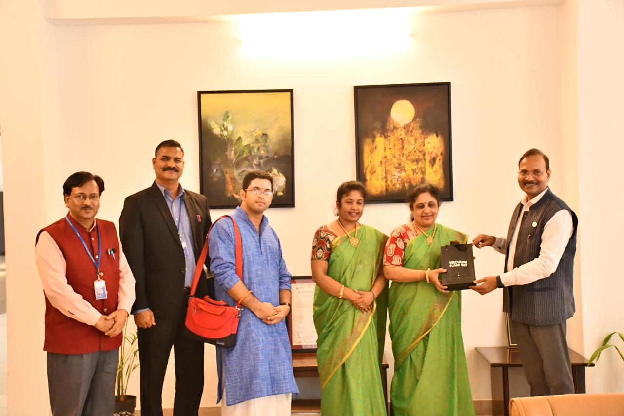 एसपीएसयू में प्रसिद्ध कैरानाटिक वायलिन वादक डॉ. एम. ललिता और एम. नंदिनी (एलएन सिस्टर्स) की मंत्रमुग्ध प्रस्तुति