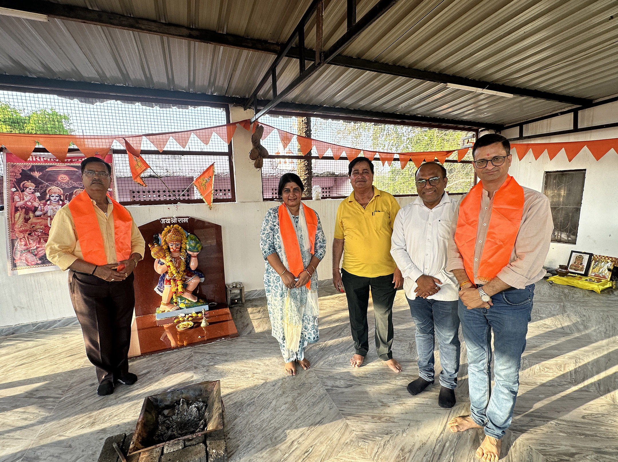 Dr. Rashmi Bohra and Chief Educators Receive Blessings at Pitambara Ashram
