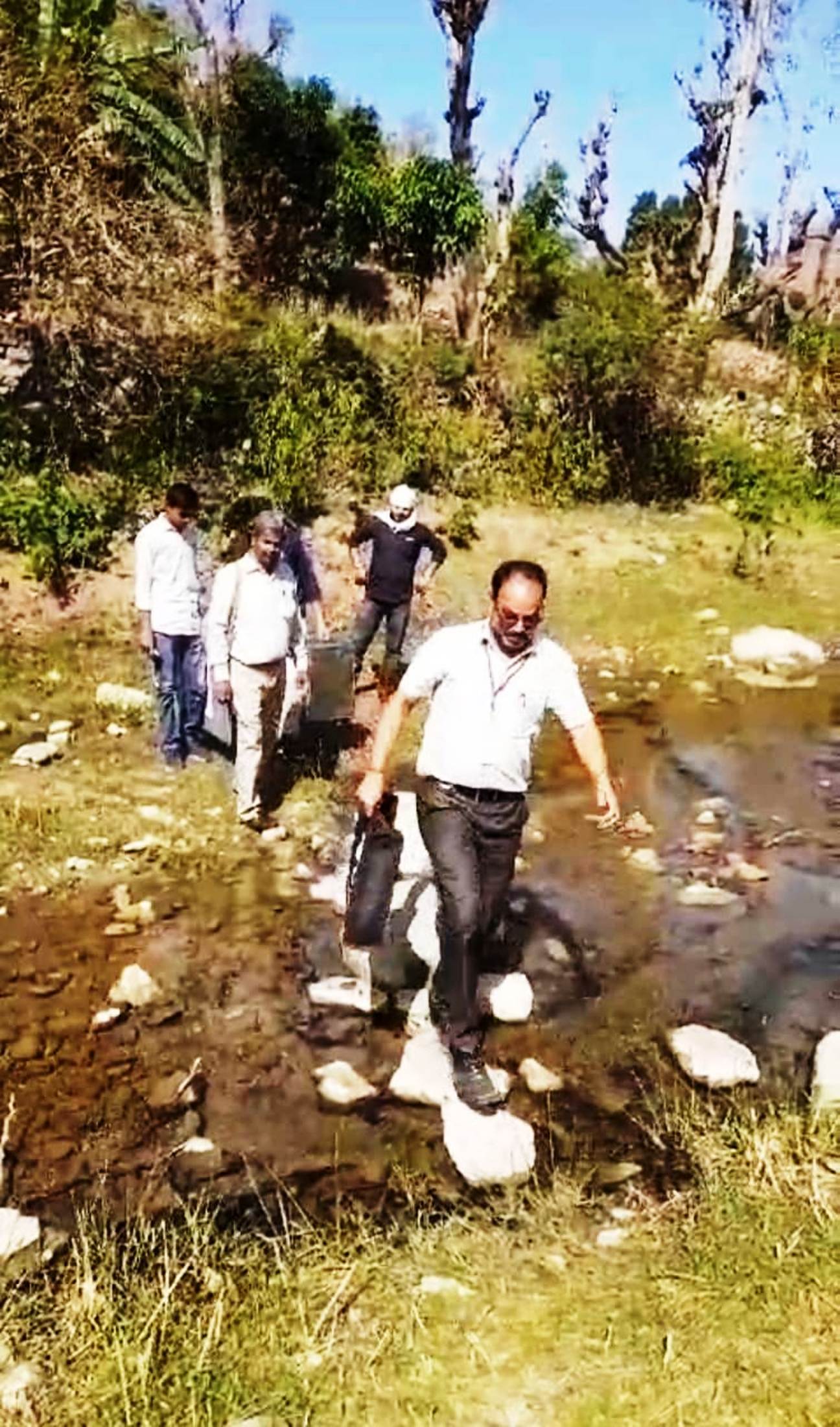 Dedicated Polling Teams Cross Rivers Amidst Jungles to Reach Voters' Homes