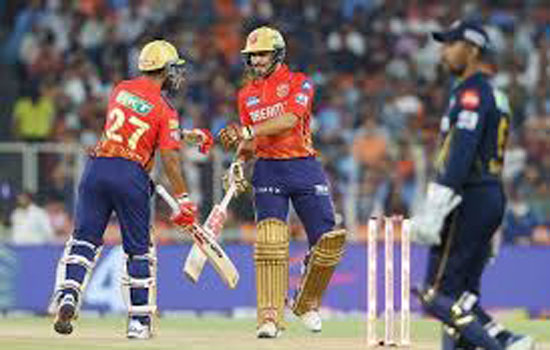गुजरात टाइटंस ने आईपीएल के मैच में पंजाब किंग्स को तीन विकेट से हराया