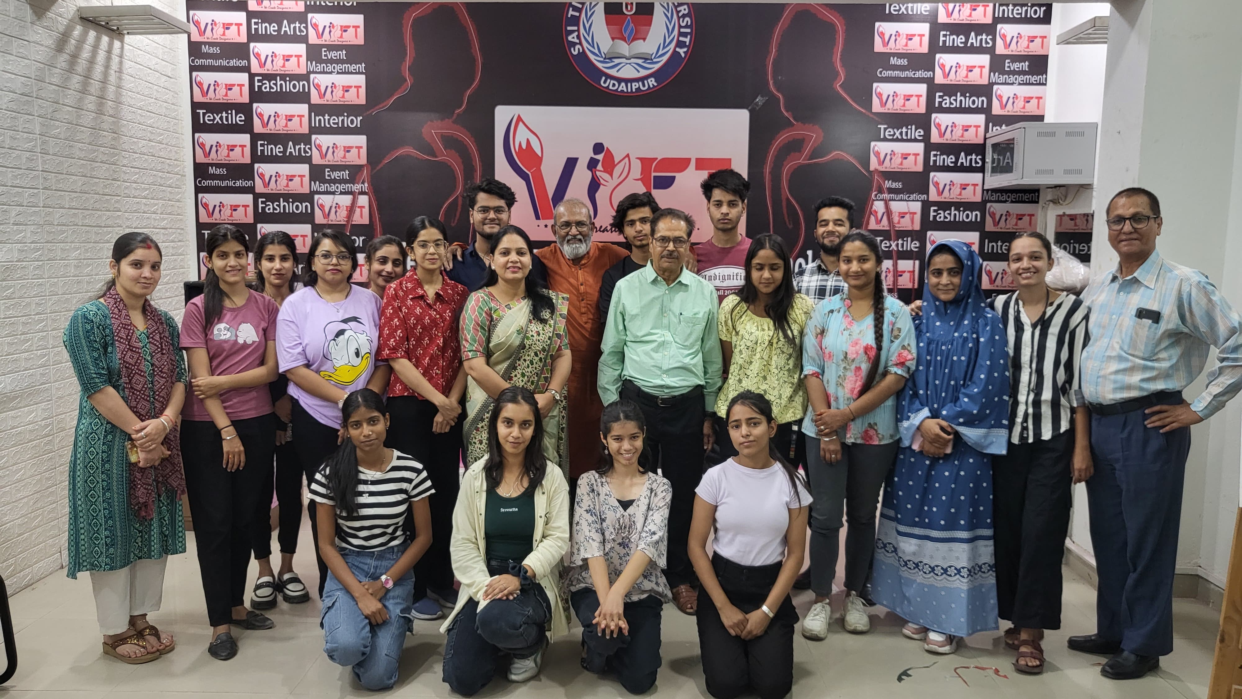 Students Learn Fine Details in Collage Making Workshop