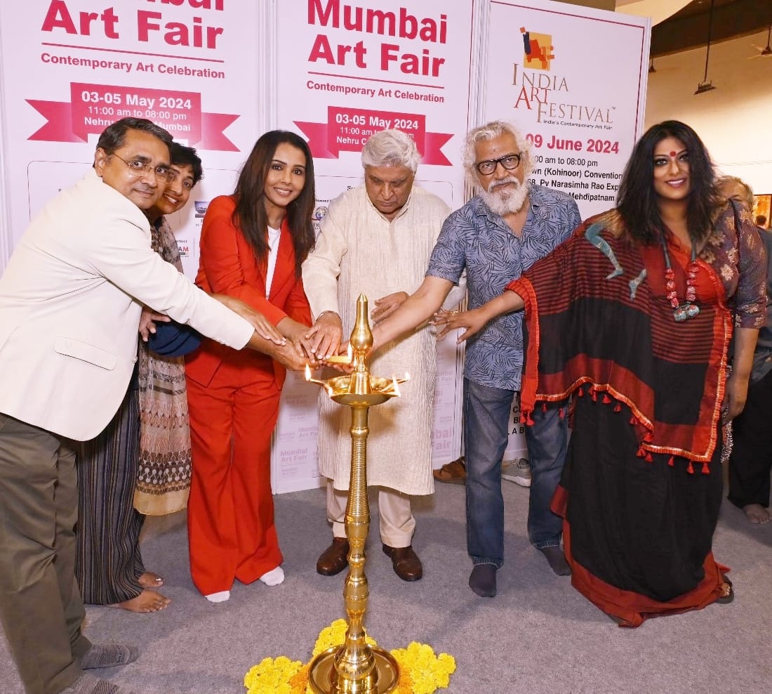 नेहरू सेंटर में आयोजित मुंबई आर्ट फेयर संपन्न