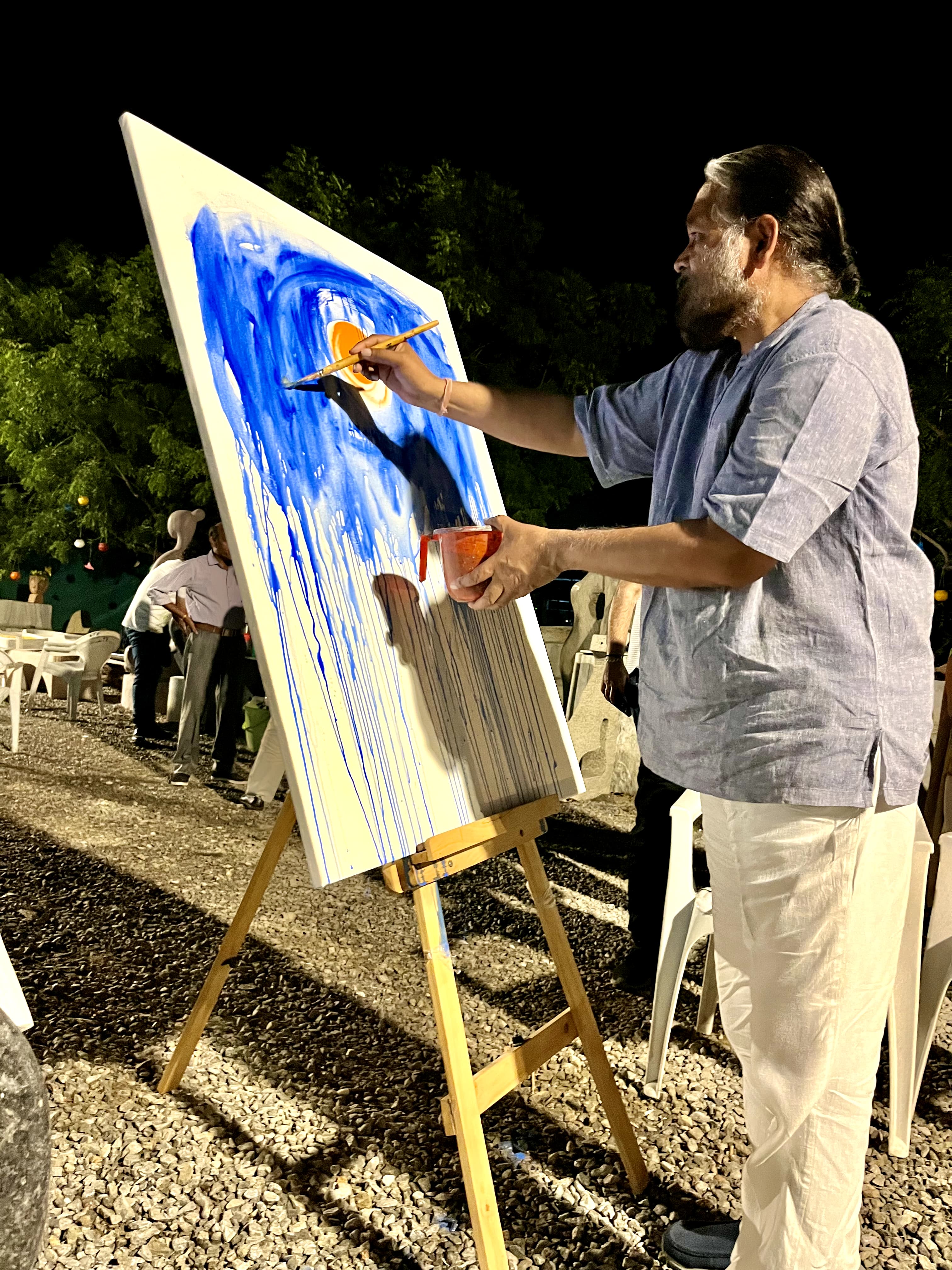 कलांगन शिवम् में शिल्प कृतियों के मध्य हुआ रंगतरंग