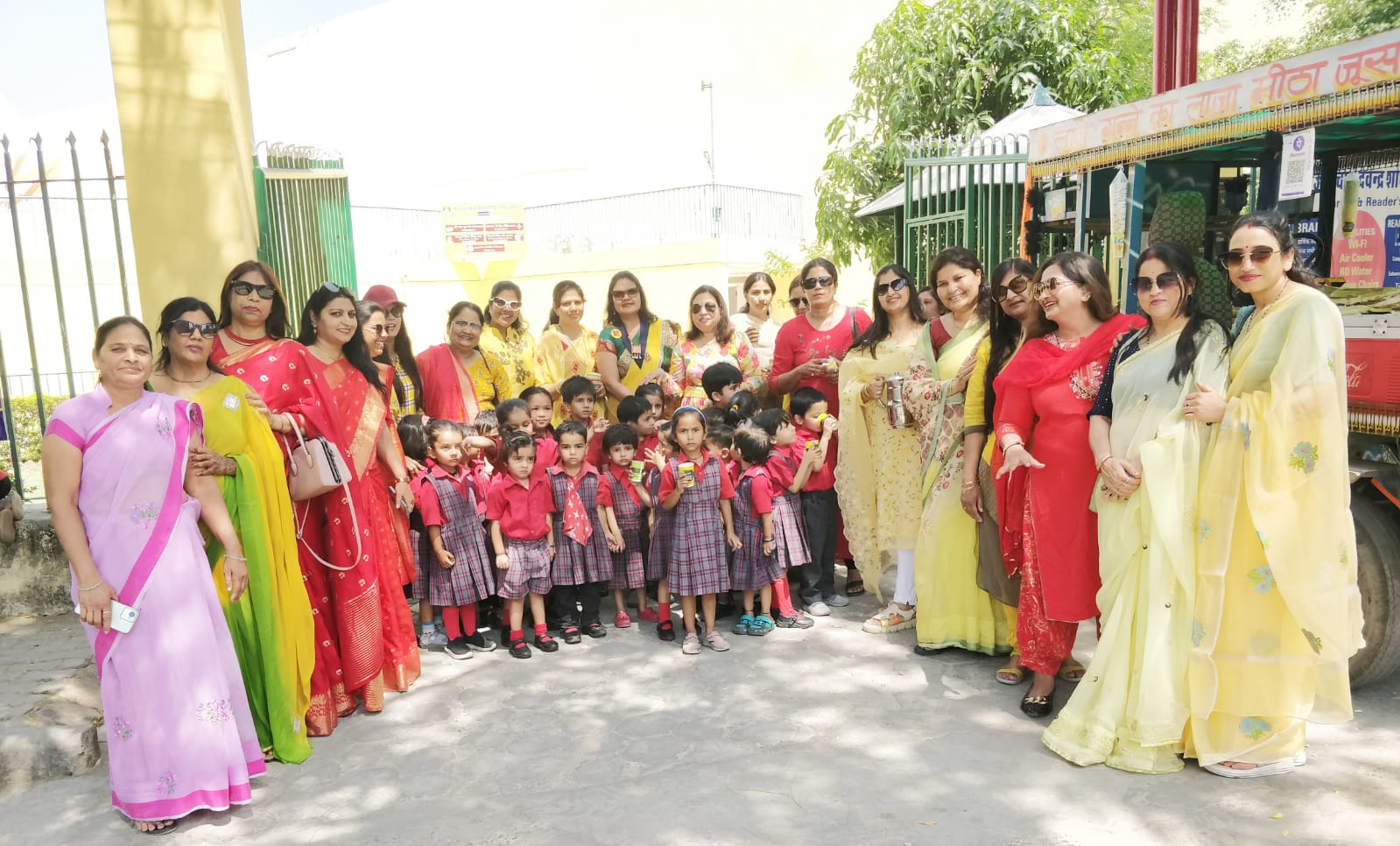 Innerwheel Club Divas Treats Travelers to 2 Quintals of Sugarcane Juice on Akshaya Tritiya
