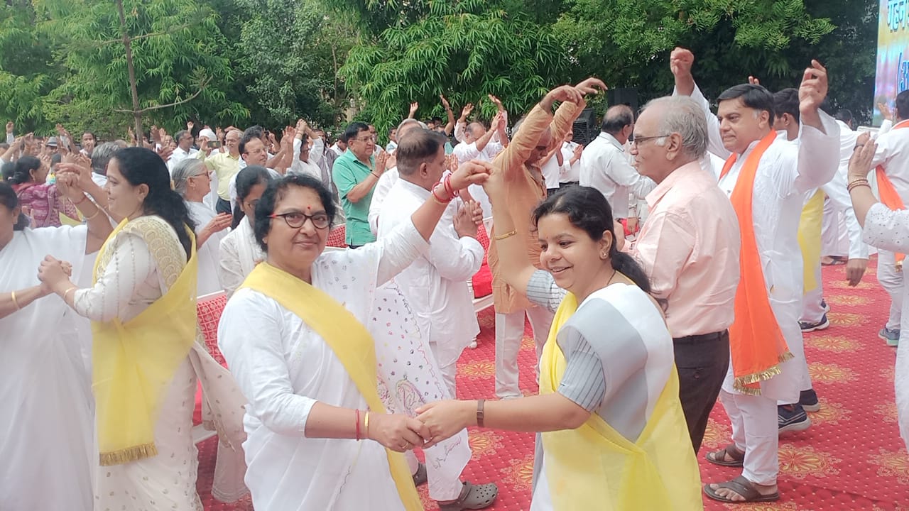  Embracing Divine Light: Insights from the Happyness Shivir