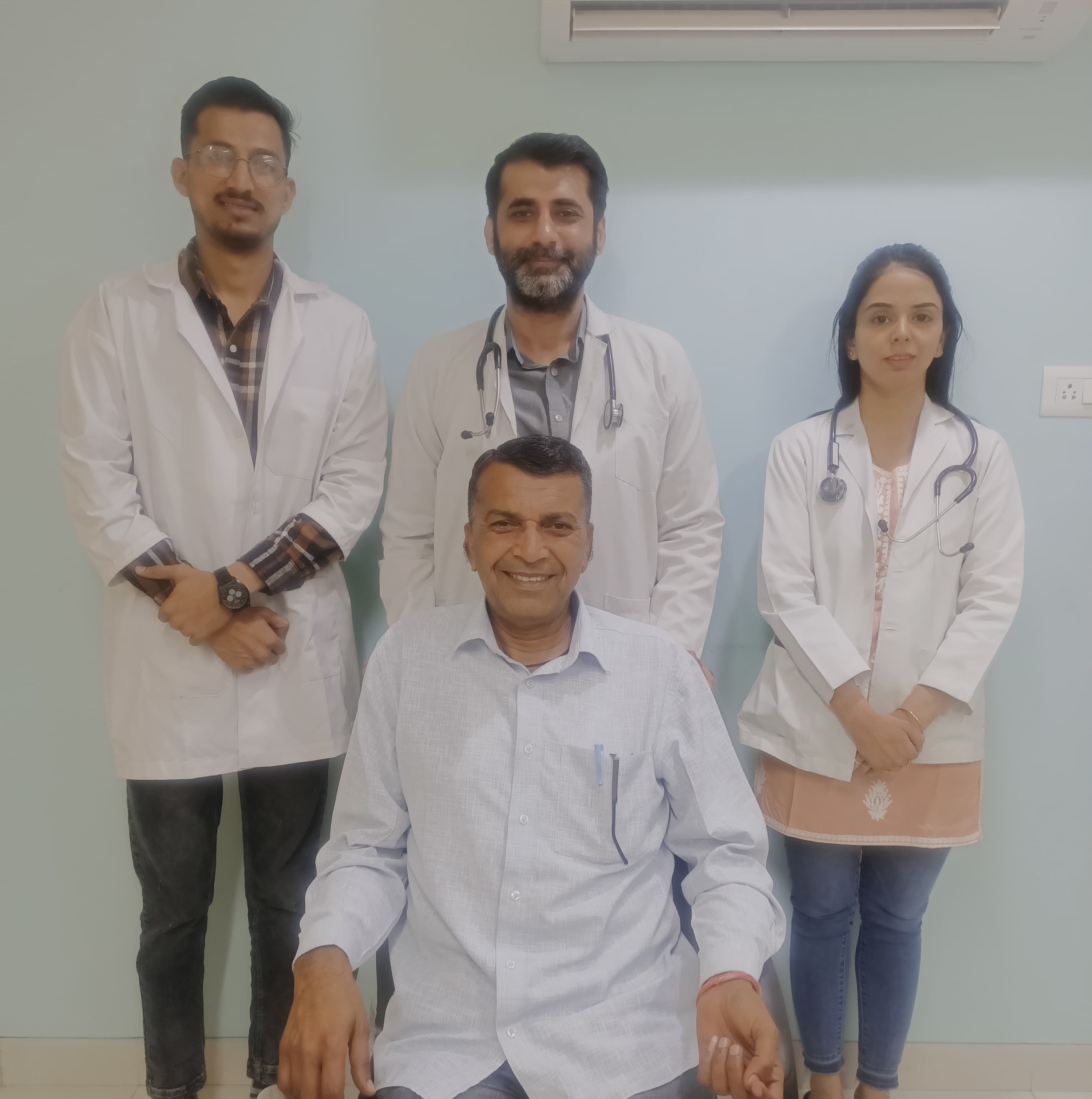 लकवा होने के बाद बिना डॉक्टर की सलाह के स्वयं दवाई लेना बंद कर देना हो सकता है जानलेवा