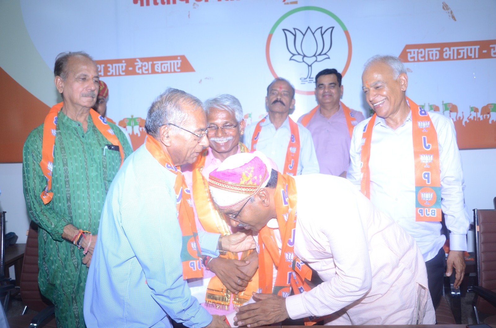 ### True Service Lies in the Participation of Workers and Officials