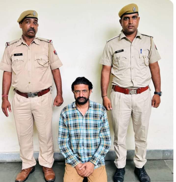 सोशल मीडिया  पर आपत्तिजनक टिप्पणी करने वाले तथाकथित पत्रकार को किया गिरफ्तार