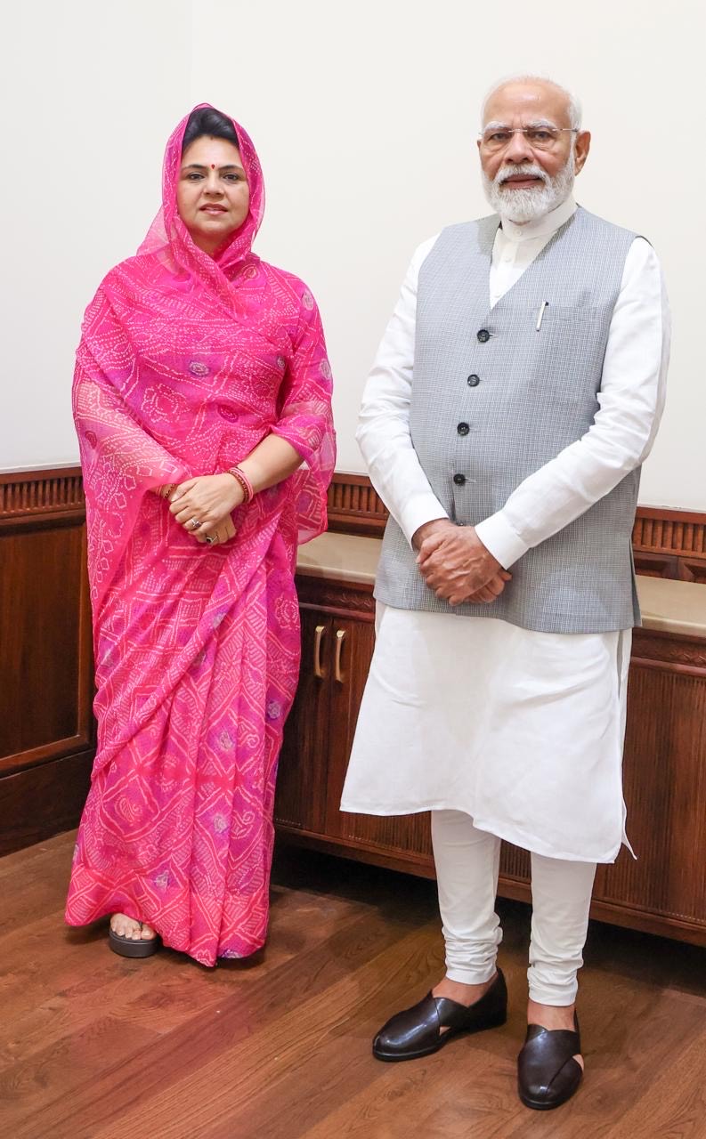 प्रधान मन्त्री नरेन्द्र मोदी से नई दिल्ली में राजसमन्द सांसद महिमा कुमारी मेवाड़ ने की शिष्टाचार भेंट 