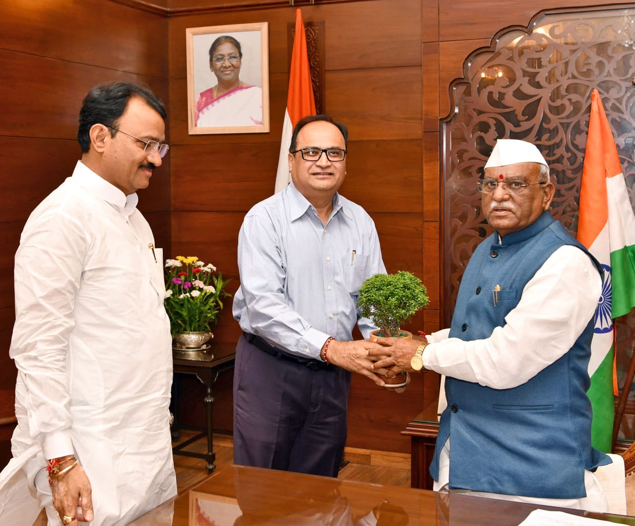 Vice Chancellor Prof. Ajay Kumar Sharma's Courtesy Meeting with Governor Haribhau Kisanrao Bagde