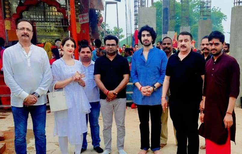 बागेश्वर धाम सरकार पहुंचे फिल्म निर्माता छत्रपाल सूर्यवंशी  निर्देशक सनोज मिश्रा की तलाश में