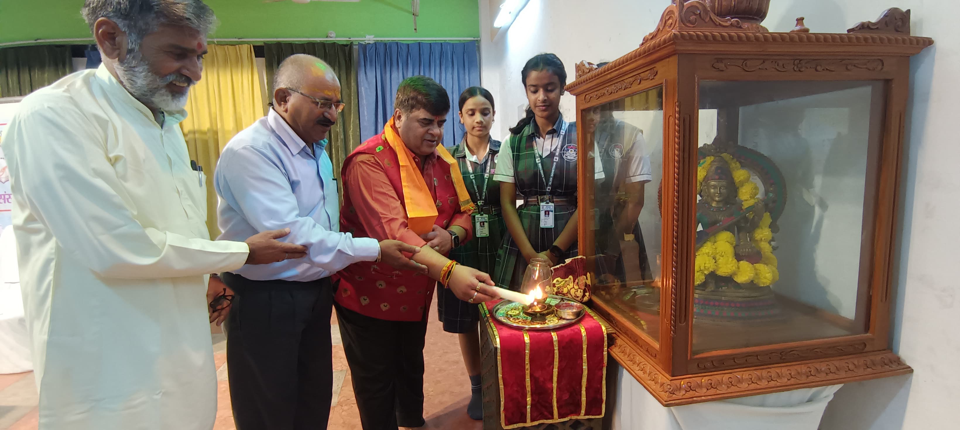 संस्कृत श्लोक प्रतियोगिता में उमड़ा उत्साह
