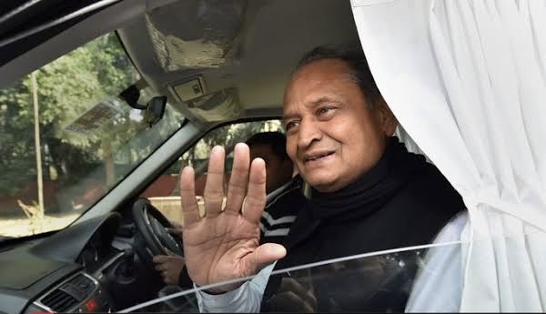 राजनीति के जादूगर अशोक गहलोत फिर से निकले घर से बाहर,हरियाणा चुनाव में स्टार प्रचारक की मिली जिम्मेदारी
