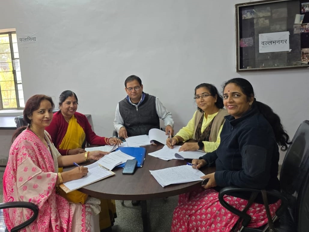 Comparative Study of Lab Schools Underway at Research Workshop
