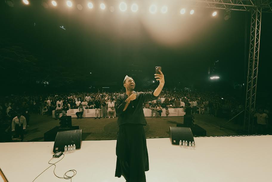 Paresh Pahuja Unites Mumbaikars; Thousands Sing 'Vande Mataram' Together