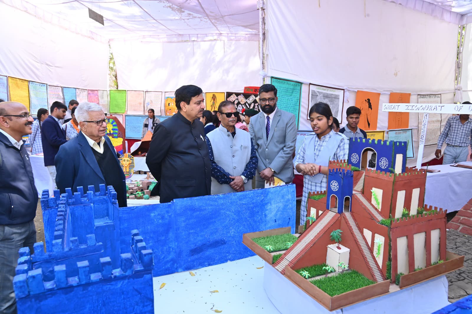 विद्याभवन में प्रदर्शित  हुई  हजारों वर्ष पूर्व की मानव सभ्यताएं 