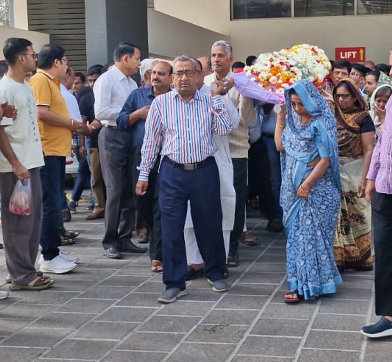डॉ. महेंद्र भानावत पंचतत्व में विलीन, अंतिम यात्रा में शामिल हुए सैंकड़ों लोग  