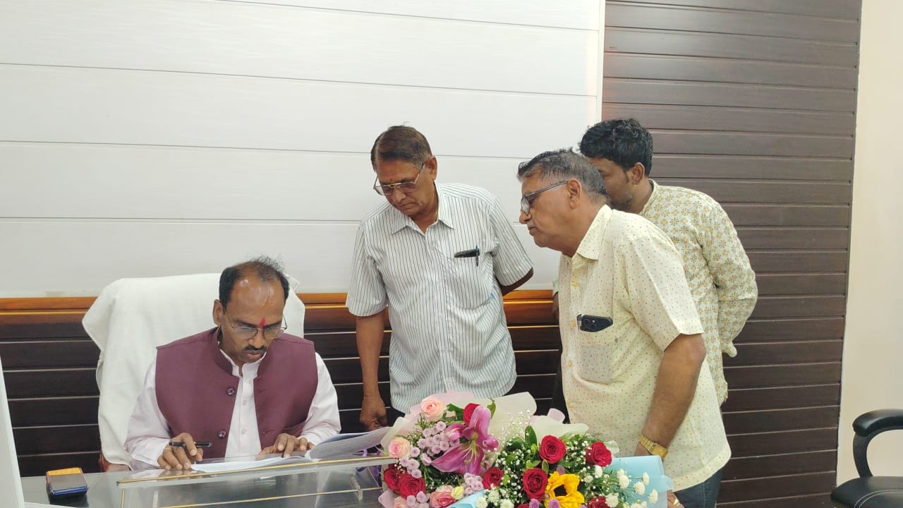 जनसुनवाई में सांसद के पास आए 60 प्रतिनिधिमंडल, कई मांगों का मौके पर ही किया समाधान