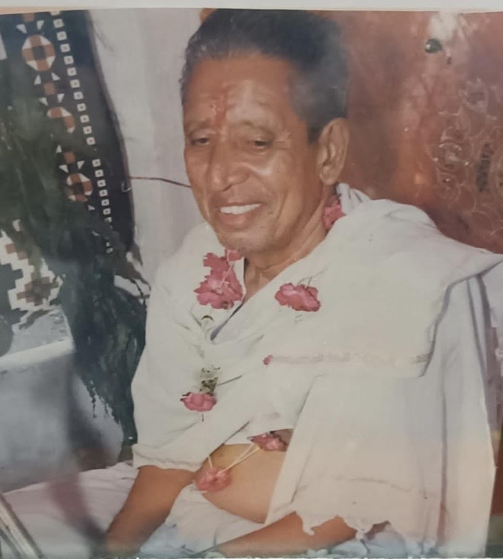 श्रीमद् भागवत पुराण के प्रखाण्ड विद्वान और भागवत भूषण से विभूषित थे स्वर्गीय  पं. धरणीधर शास्त्री जिन्हें 18 हजार श्लोक कंठस्थ थे