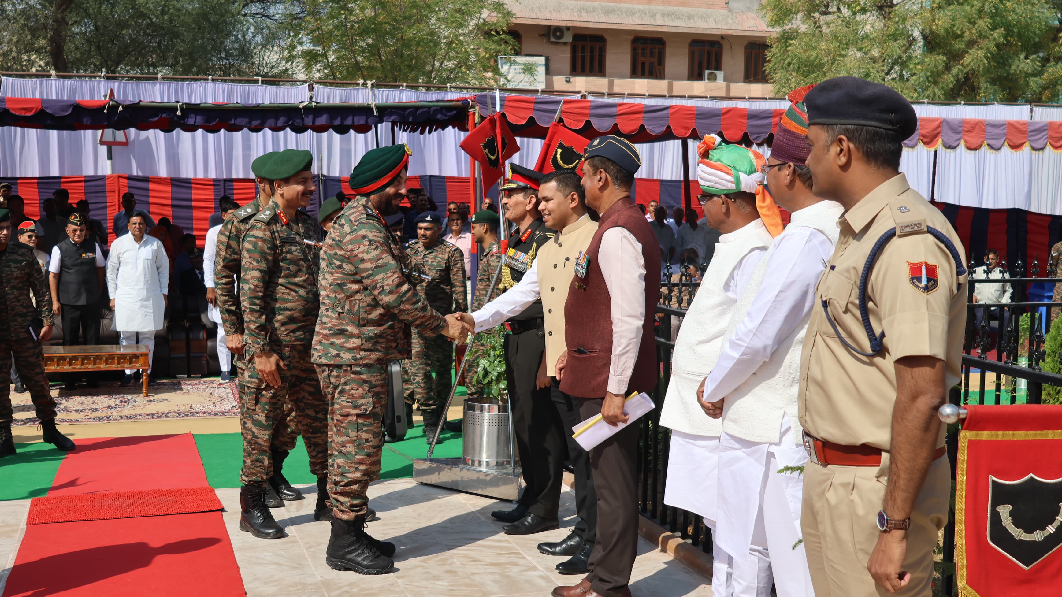 सप्त शक्ति कमान द्वारा चूरू में गौरव सेनानियों और वीर नारियों से संवाद और वीरगति स्मारक पर श्रद्धांजलि 