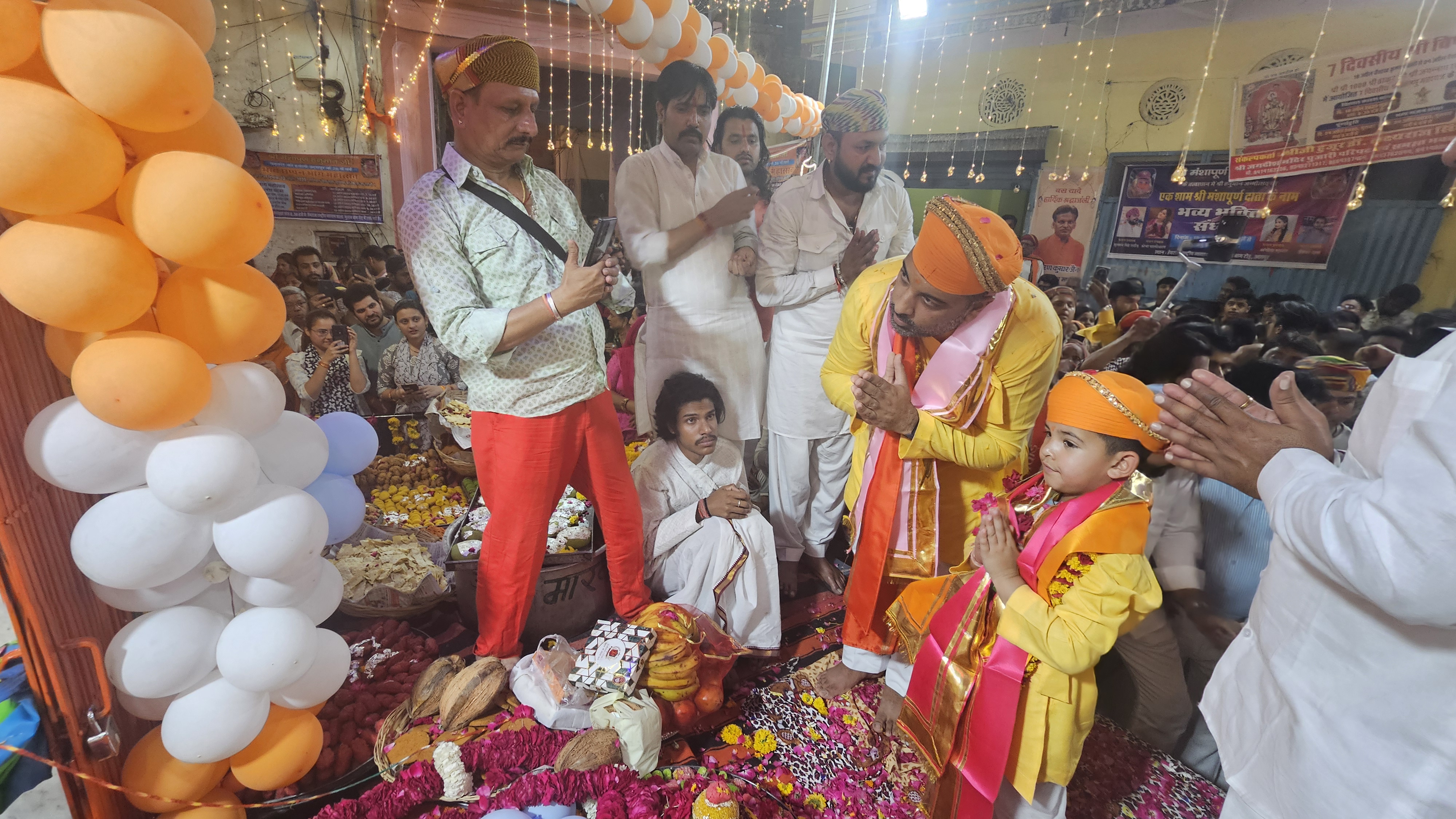 1111-Meter Turban Draped on Shri Manshapurna Hanuman in Grand Procession