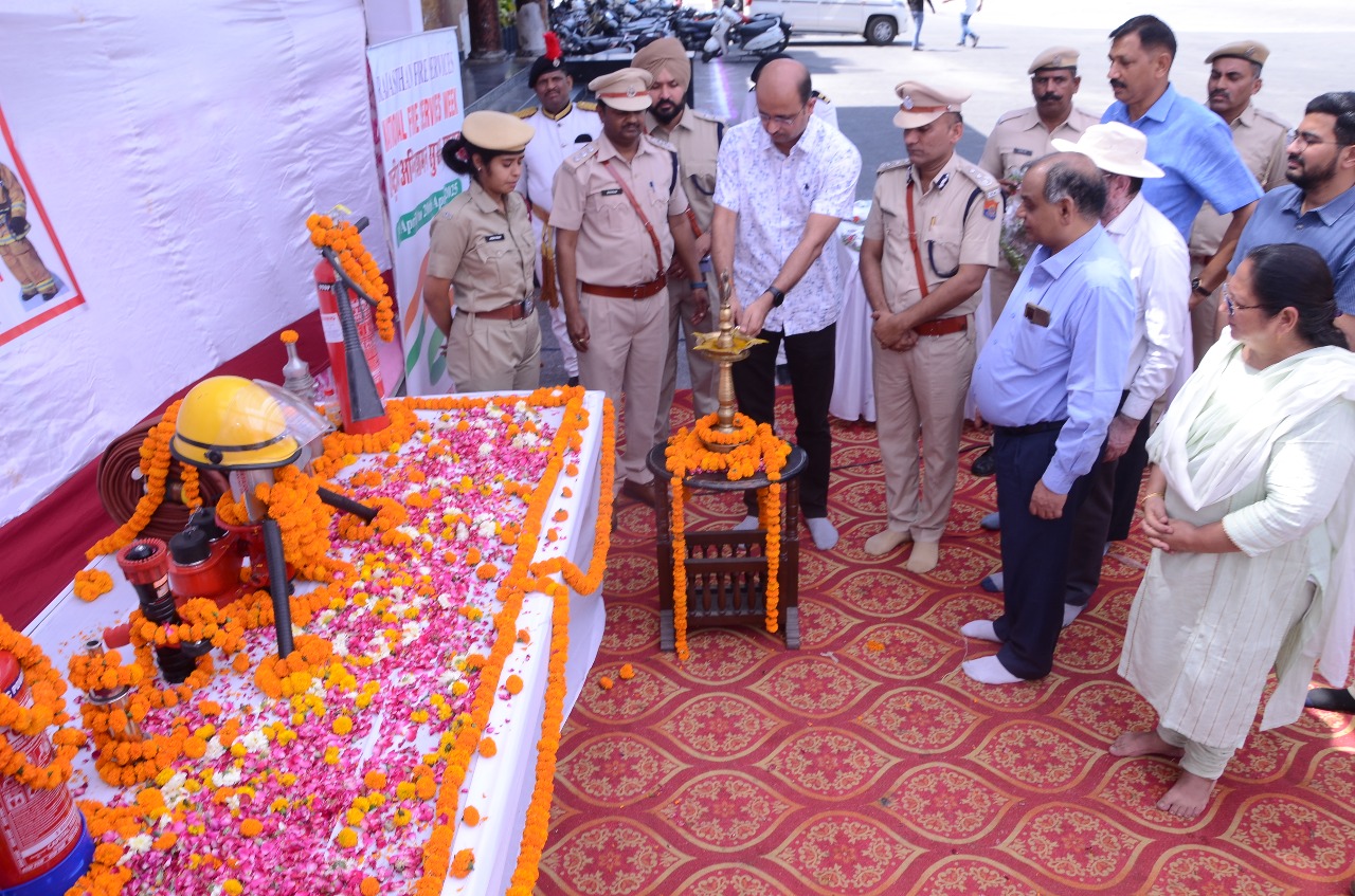 राष्ट्रीय अग्निशमन सेवा सप्ताह की शुरुआत, जागरूकता रैली और प्रदर्शनी