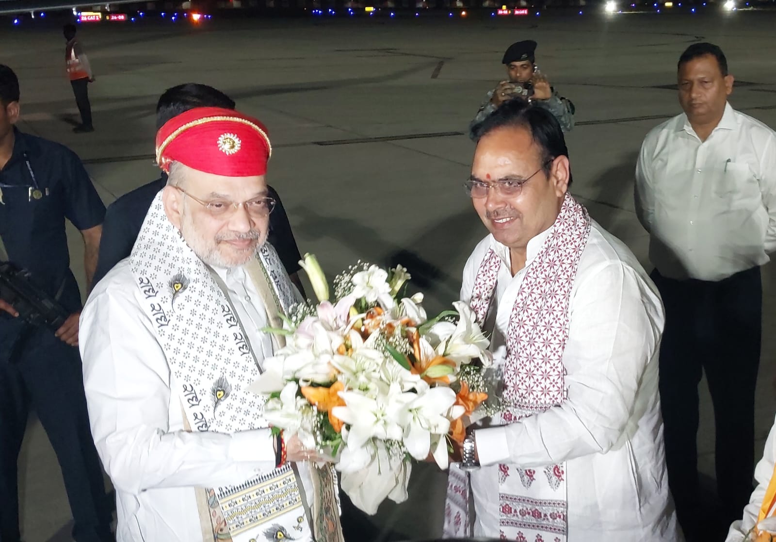 केंद्रीय गृह मंत्री अमित शाह पहुंचे डबोक एयरपोर्ट