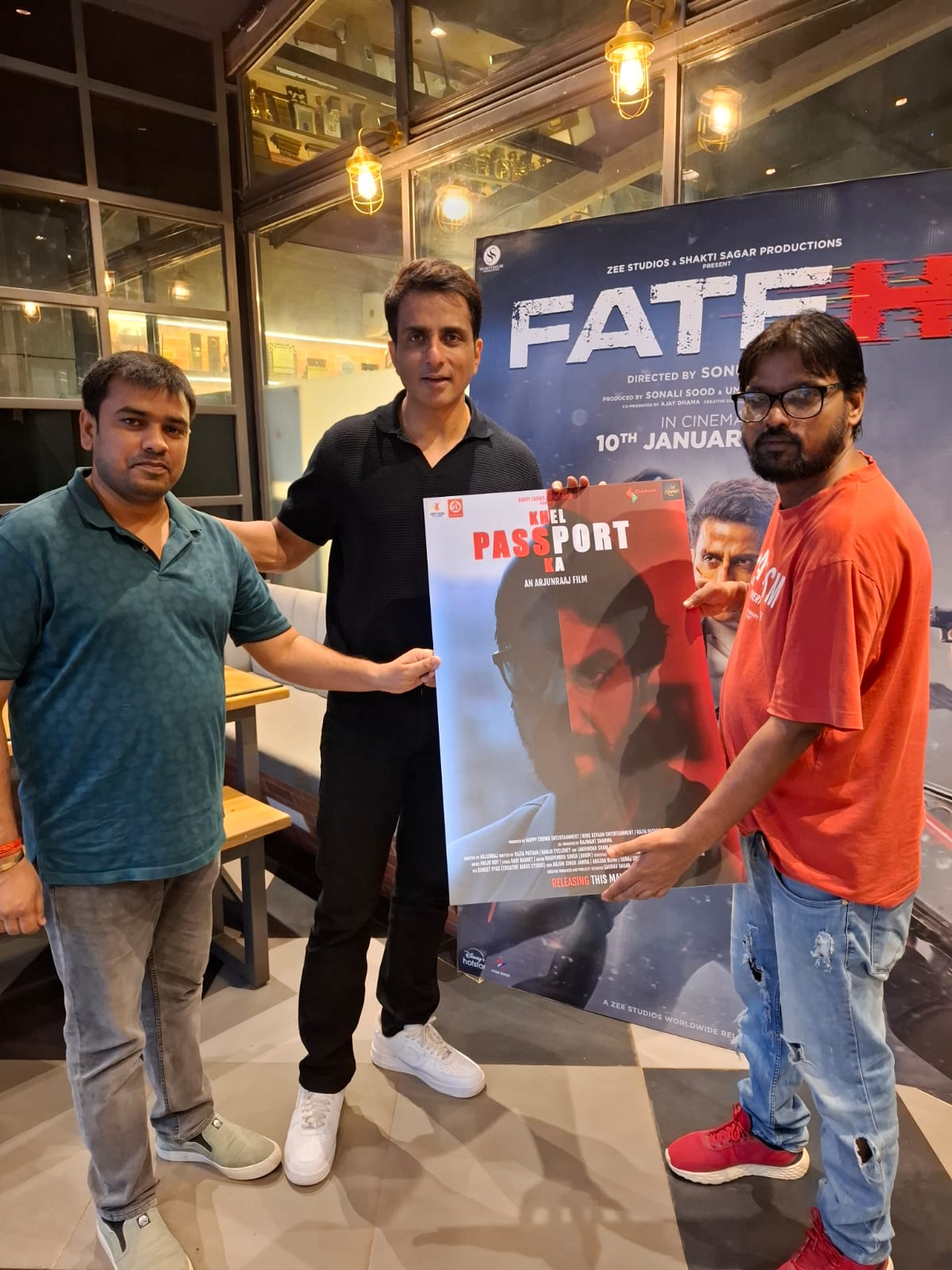 सोनू सूद ने रिलीज किया अर्जुन राज की फिल्म "खेल पासपोर्ट का" का फर्स्ट लुक पोस्टर