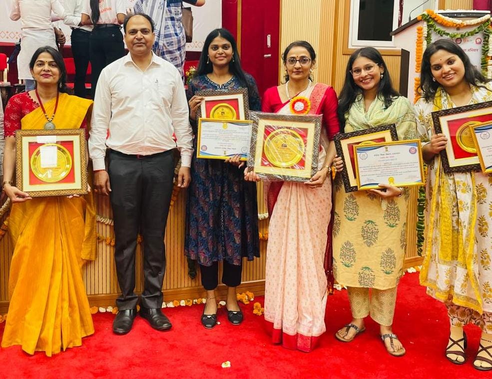 मीरा कन्या महाविद्यालय उत्कृष्ट कार्यों के लिए 5 राज्य स्तरीय पुरस्कारों से अलंकृत