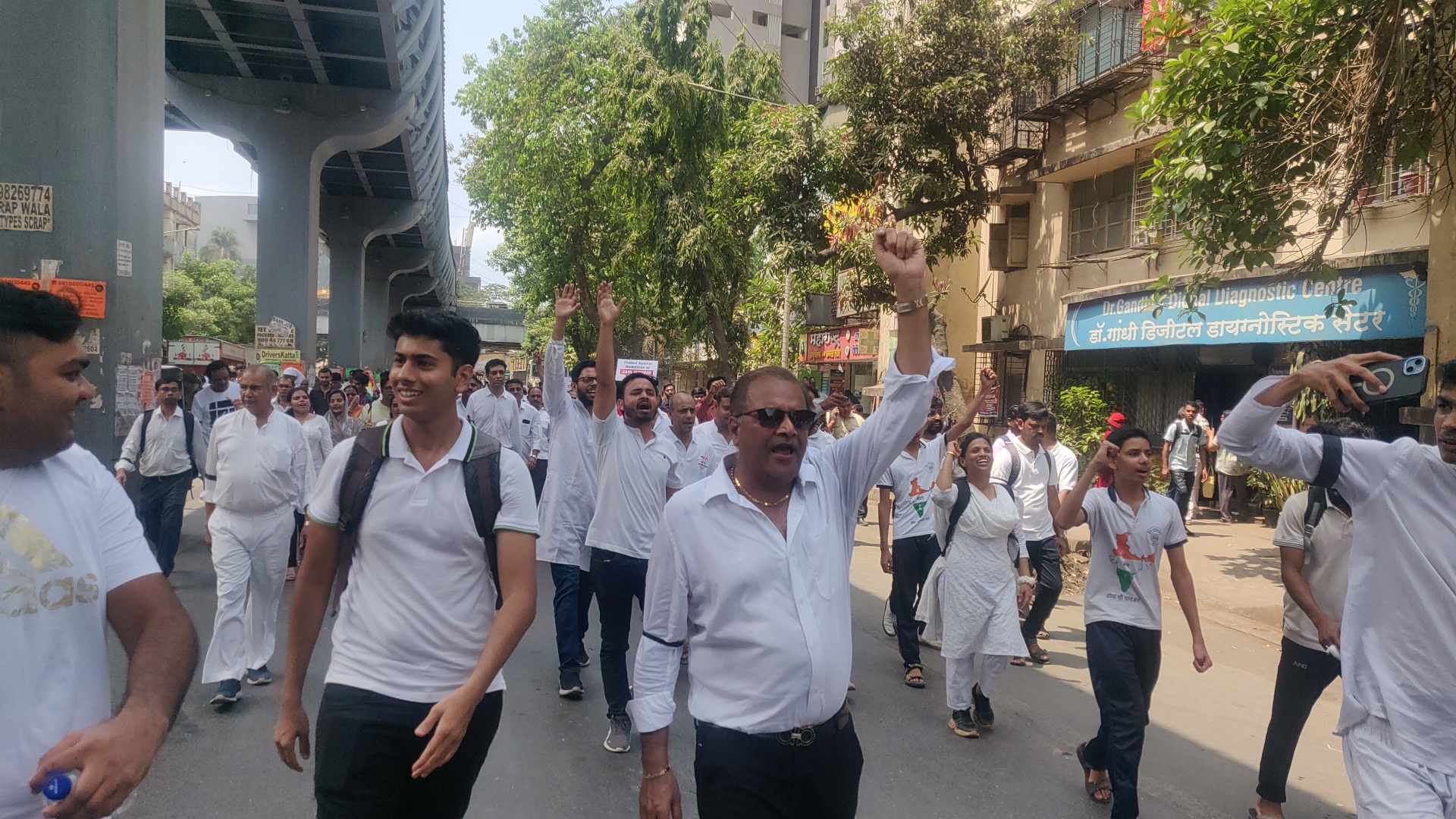 जैन मंदिर तोड़ने के विरोध में निकाली अहिंसा रैली