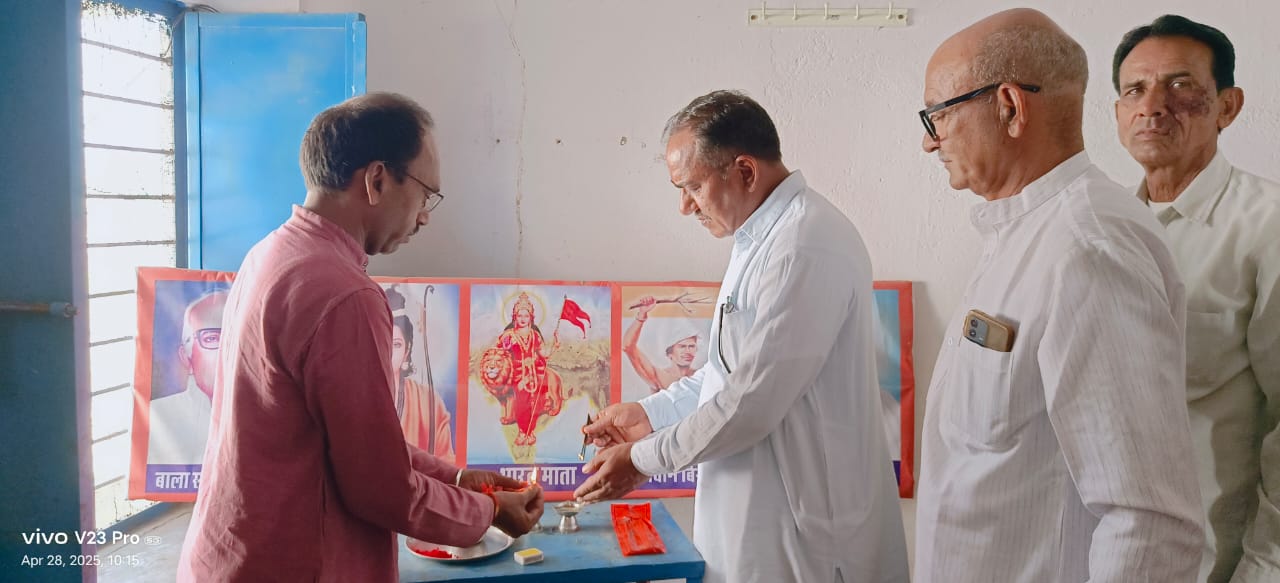 संसदीय संकुल विकास परियोजना  सांसद व वनवासी कल्याण परिषद के पदाधिकारियों की उपस्थिति में ग्राम प्रमुखों की बैठक आयोजित