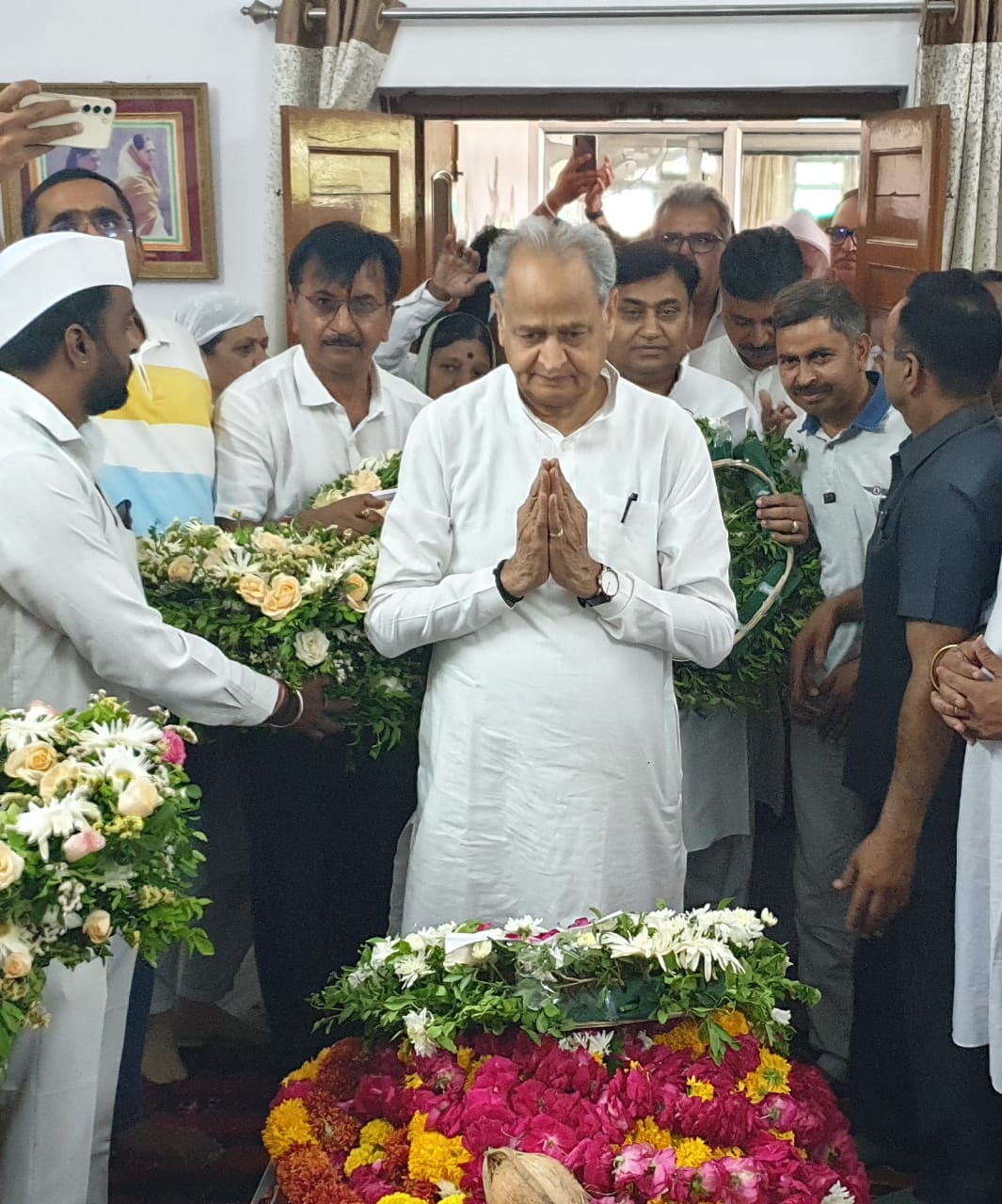 Congress Pays Tearful Tribute to Former Union Minister Dr. Girija Vyas