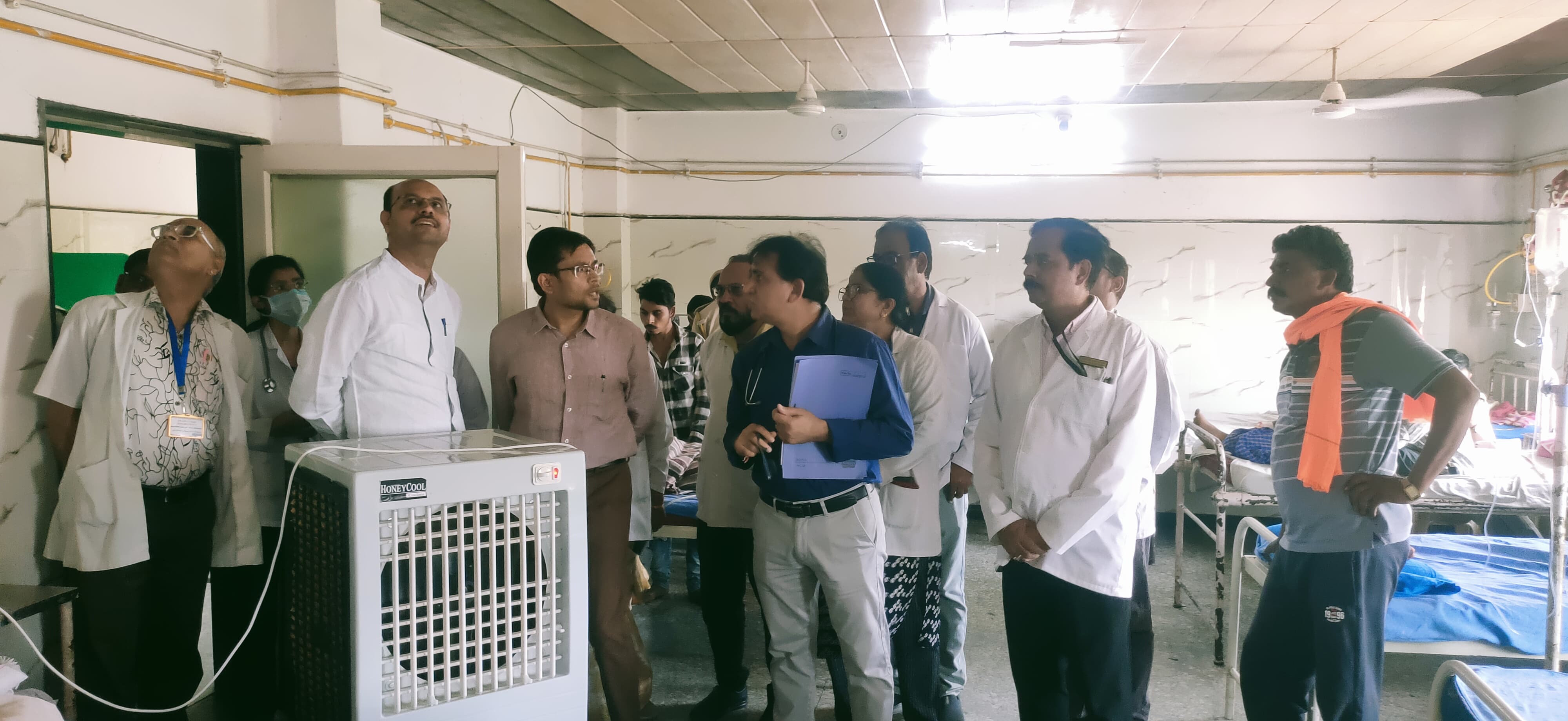 District Collector Conducts Surprise Inspection at Maharana Bhupal Hospital