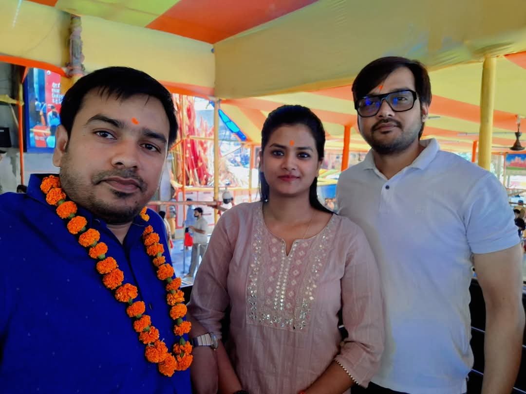 विमल पांडेय और पल्लवी सिंह महावीर मंदिर पटना में दर्शन किए