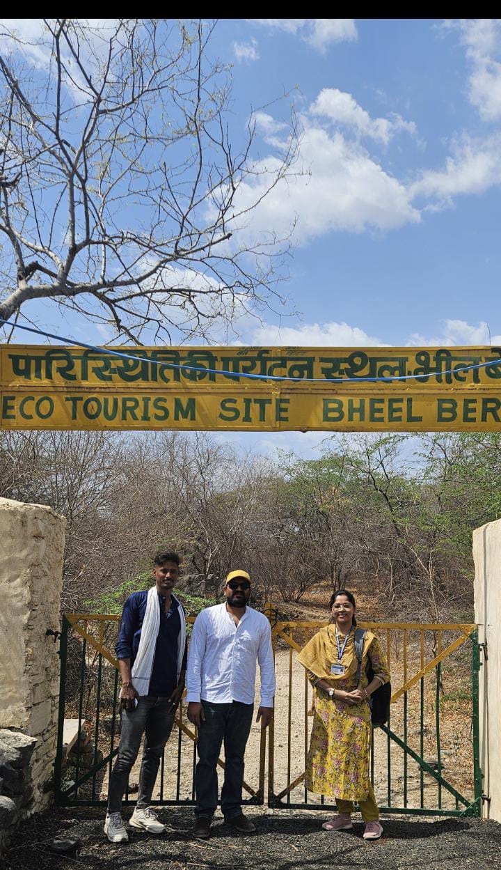 भील बेरी क्षेत्र में शोधार्थी  द्वारा फील्ड विज़िट, जैव विविधता पर महत्वपूर्ण प्रलेखन