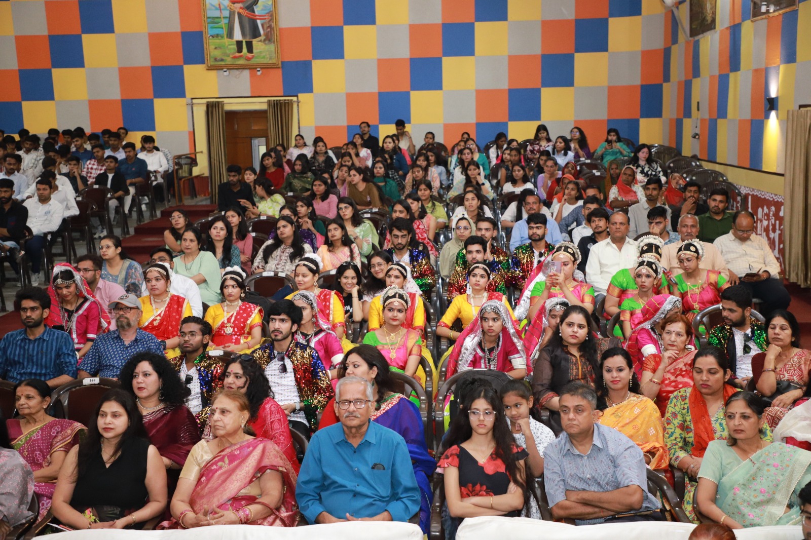 सीसीएएस के वार्षिकोत्सव ’ईवफेस्ट-2025’ में तीन घंटे तक रंगारंग प्रस्तुतियां
