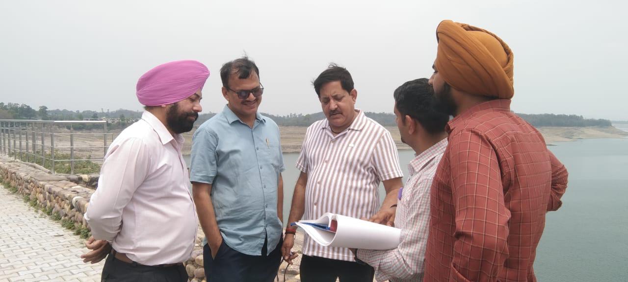 सिंचाई पानी के लिए जल संसाधन विभाग के अधिकारियों ने किया पौंग बांध क्षेत्र का भ्रमण