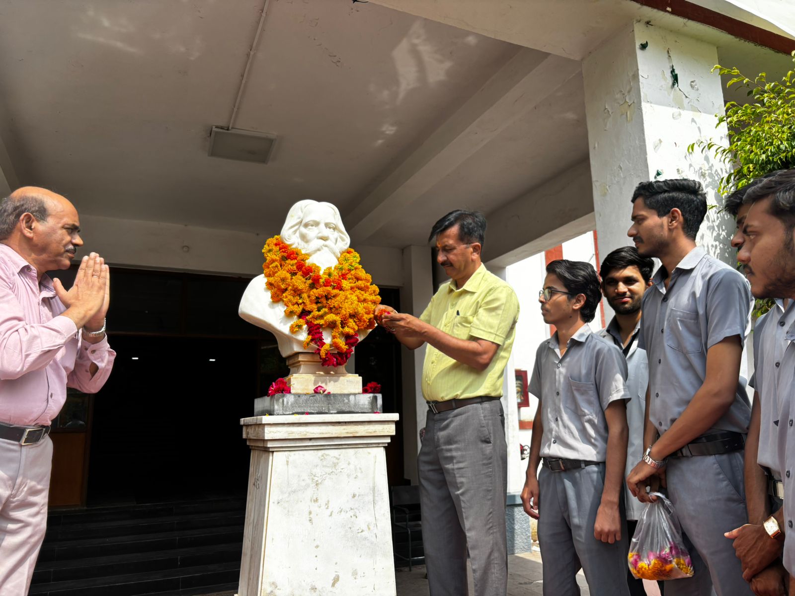 गुरुदेव टैगोर जयंती पर श्रद्धांजलि समारोह आयोजित