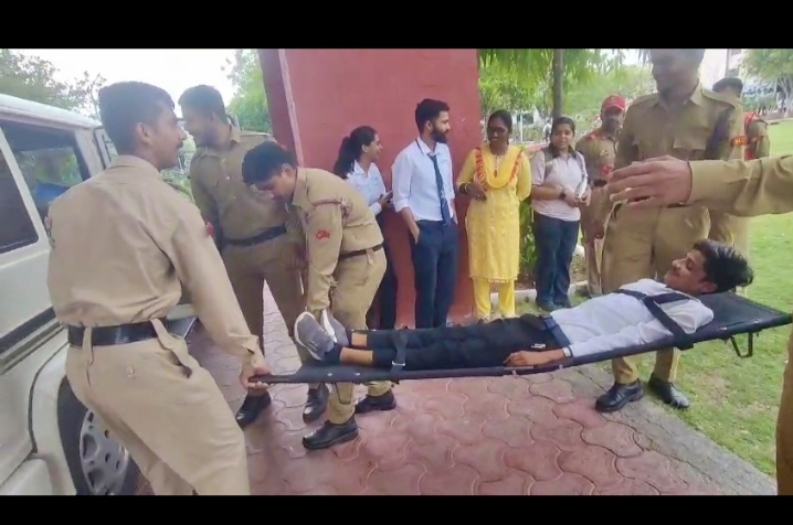 संगम विश्वविद्यालय में 'एयर स्ट्राइक' से मचा हड़कंप, मॉक ड्रिल से दिया आपातकालीन स्थिति में बचाव का संदेश