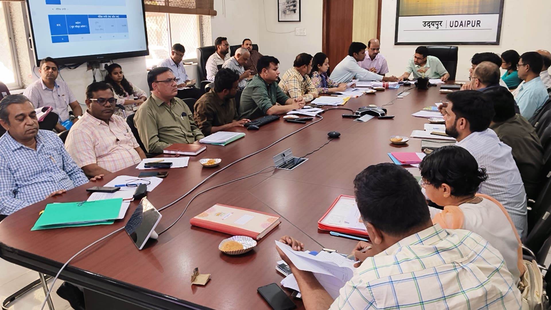 जिला कलक्टर ने की 65 बजट घोषणाओं की प्रगति की समीक्षा