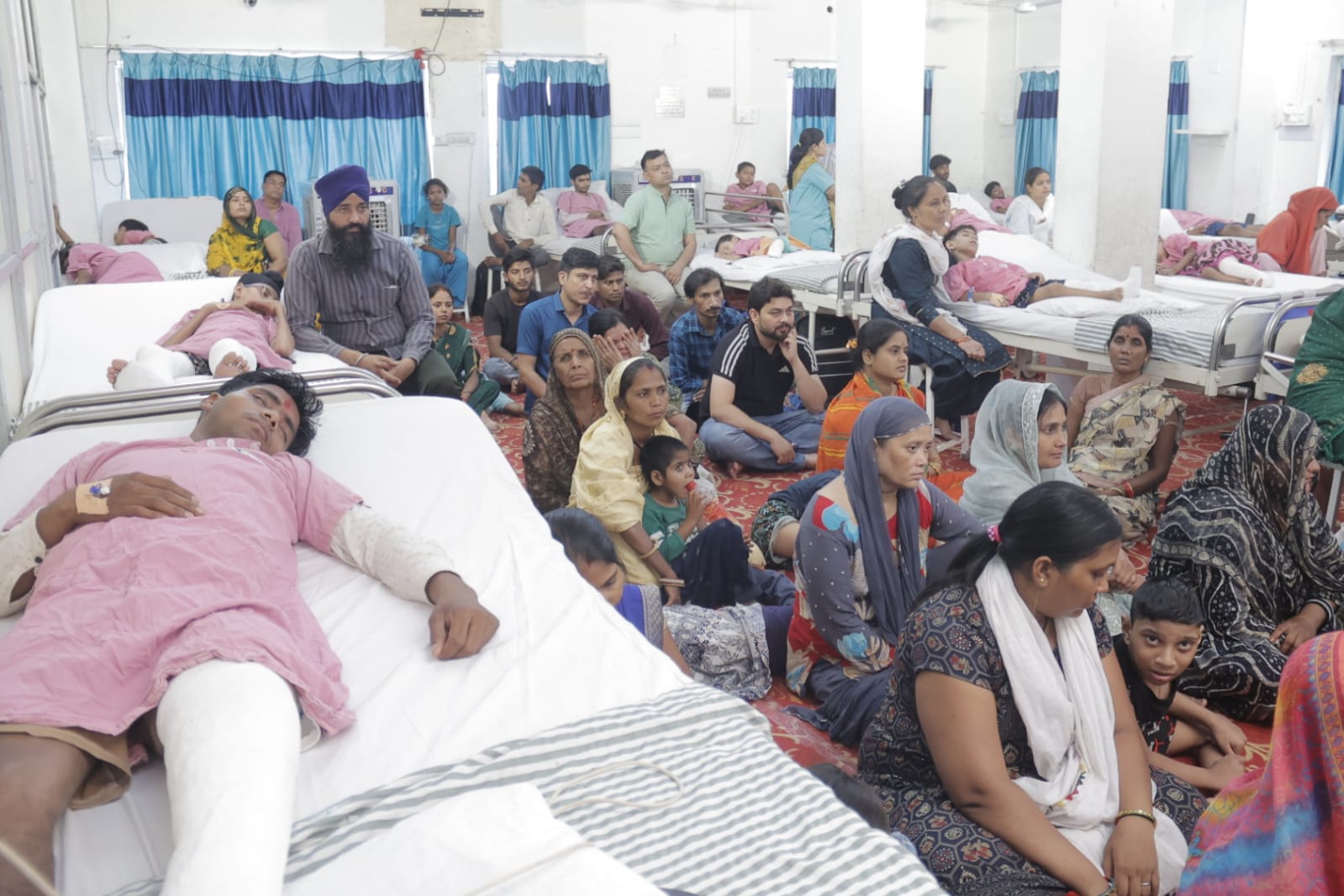 कार्यक्रम 'अपनों से अपनी बात' :   आपबीती सुनाते फफक पड़े दिव्यांगजन  