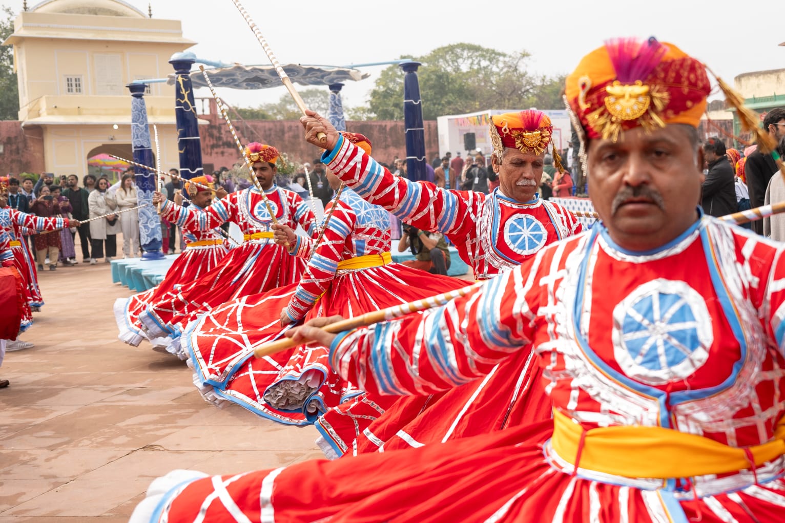 मेटल्स के उत्पादन के साथ कला, संस्कृति और कलाकारों के सरंक्षण में भी हिन्दुस्तान जिं़क का महत्वपूर्ण योगदान