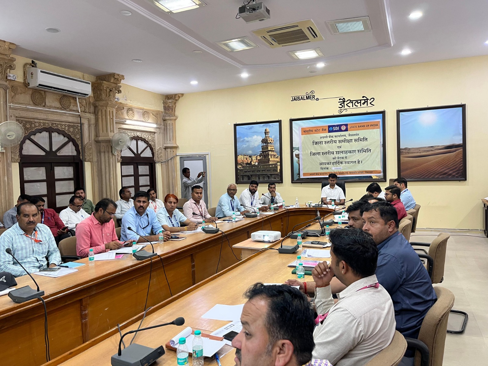 सरकार द्वारा प्रायोजित योजनाओं में समय पर  ऋण स्वीकृति एवं वितरण की कार्यवाही करें -जिला कलक्टर