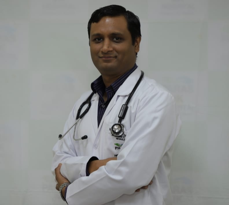 37-Year-Old Man Overcomes Rare Paralysis After Months on Ventilator, Recovers Fully at Paras Health, Udaipur