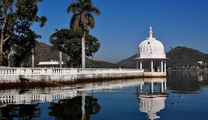 Alertness of Tourists and Boatmen Averts Mishap, All Passengers Rescued Safely