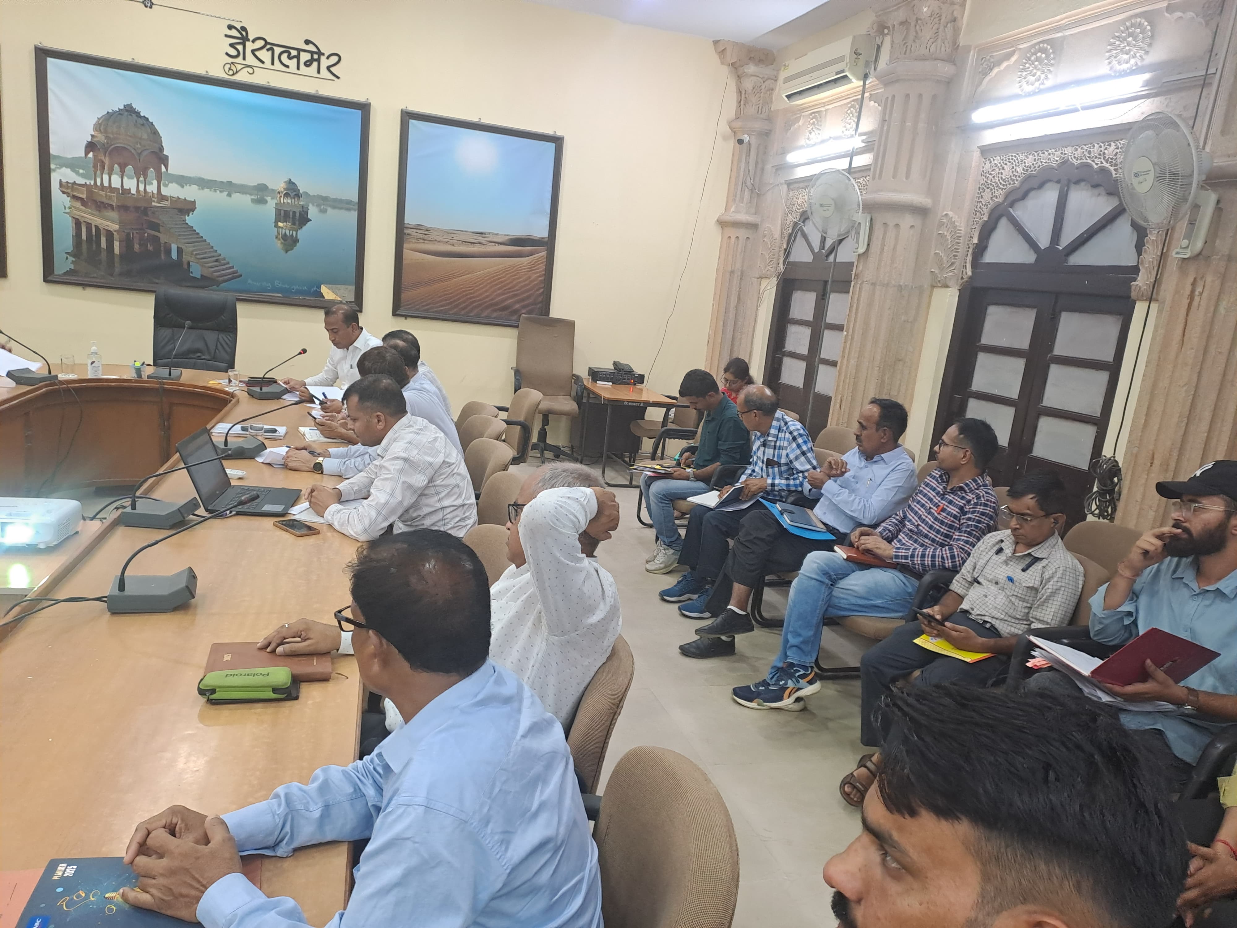 अतिरिक्त जिला कलक्टर ने ली साप्ताहिक समीक्षा बैठक